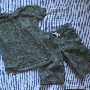 Camo youth boy 2pc short and t shirt set GUC